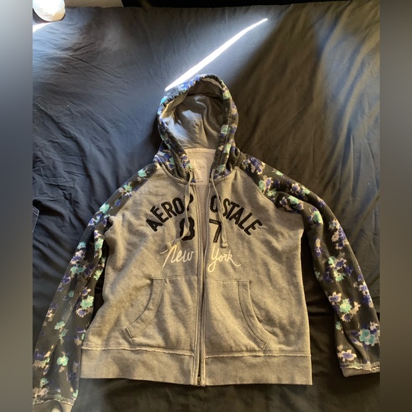 zip up - Picture 1 of 2